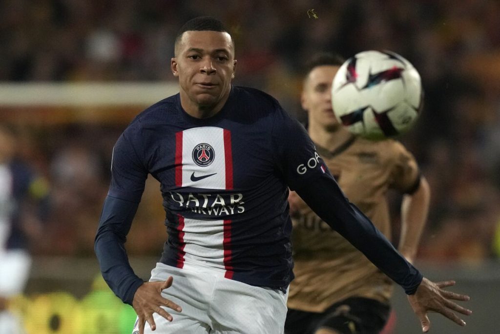Mbappé está viendo por su futuro