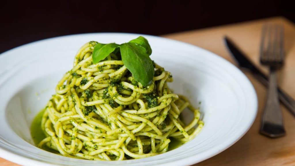 Las cuatro variantes del pesto que te harán olvidar a la original 55 Pesto de ají y parmesano