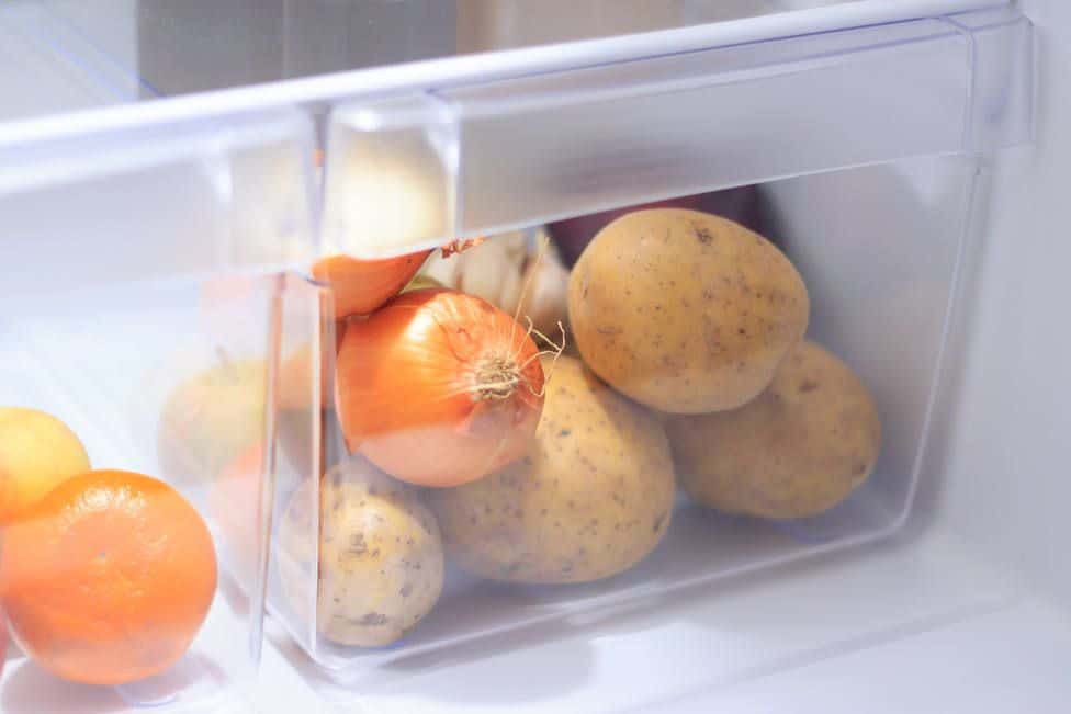Recuerda que hay alimentos que no deben estar dentro de la nevera