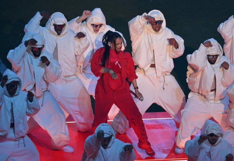 Rihanna las estrellas que convirtieron el anuncio de embarazo en un espectáculo