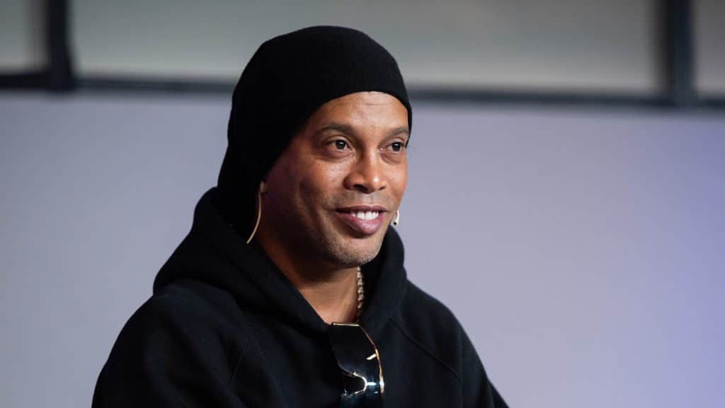 Ronaldinho seguirá escribiendo historia en el fútbol  