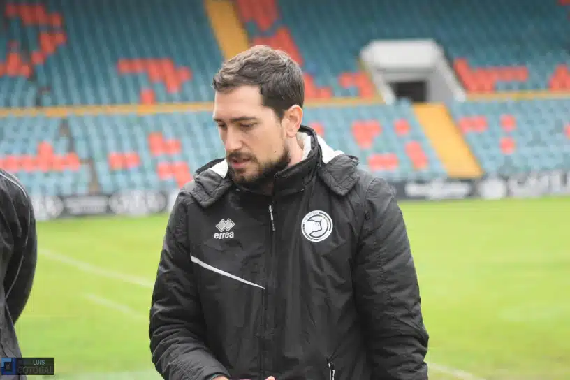 Así es Dani Romo, el entrenador de moda en la Kings League 163 Se lleva muy bien con su jefe y jugadores