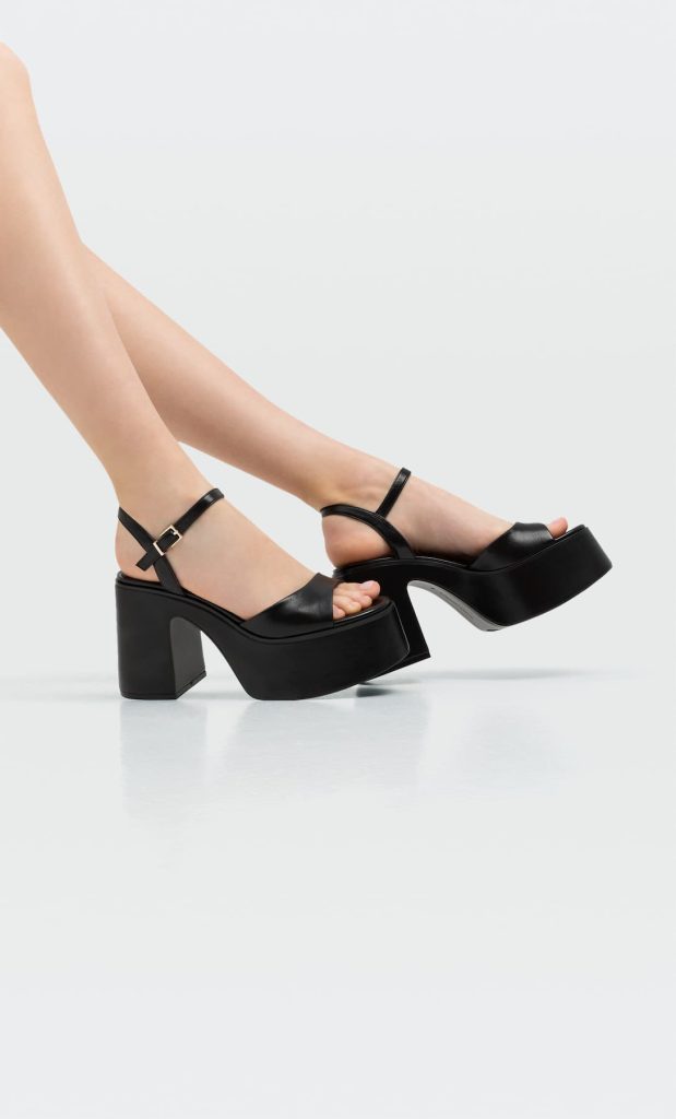 Las sandalias de vestir de Stradivarius para saludar a la primavera 17 Stradivarius - Sandalias Negras Tacón Plataforma