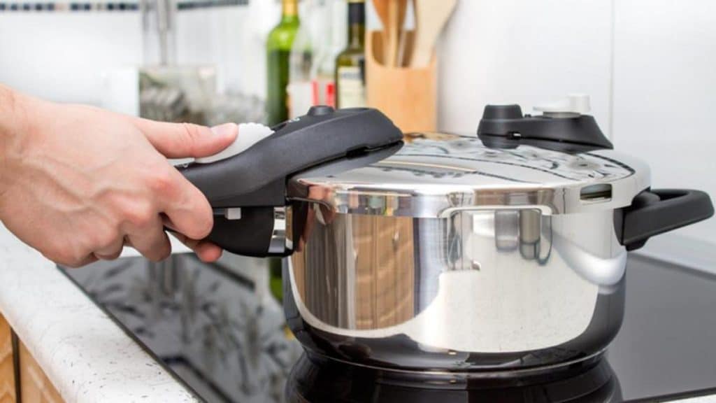 La receta de garbanzos más deliciosa para combatir los últimos días de frío 124 Utiliza una olla express para hacer la cazuela