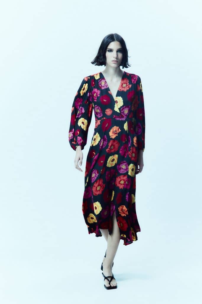 El vestido midi de Sfera por 49,99 euros que deslumbra y anuncia la primavera 89 El vestido midi de Sfera por 49,99 euros que deslumbra y anuncia la primavera