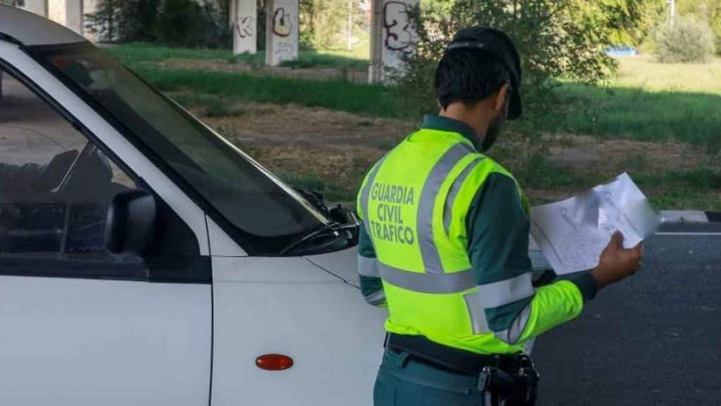 Y finalmente, las multas a las que estas expuesto por no llevar la tarjeta de la ITV