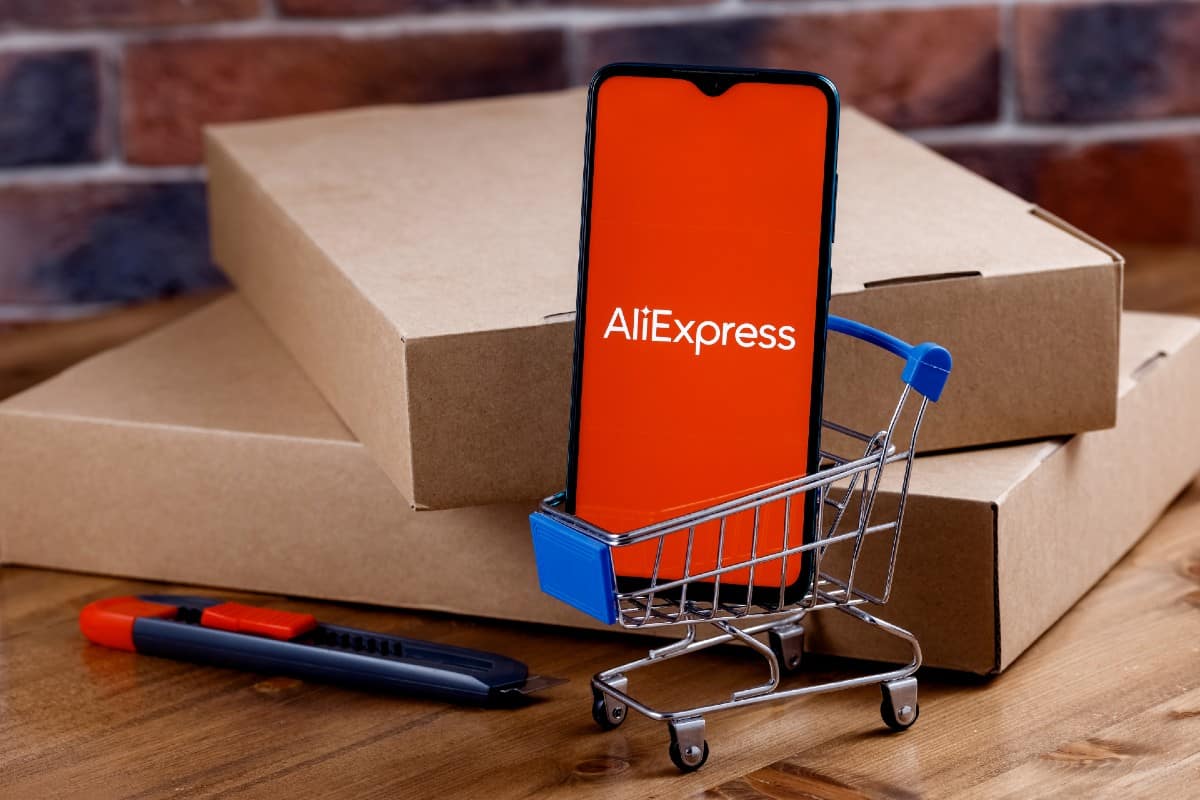 AliExpress tiene el cargador solar que permite cargar hasta 5 dispositivos en un abrir y cerrar de ojos y por menos de 20 euros - AliExpress AliExpress tiene el cargador solar que permite cargar hasta 5 dispositivos en un abrir y cerrar de ojos y por menos de 20 euros