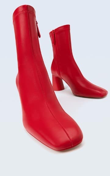 Botines tacón medio de Stradivarius
