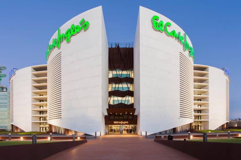Bufandas, bolsos y más: accesorios 'muy chic' de El Corte Inglés para lucir a la última esta temporada