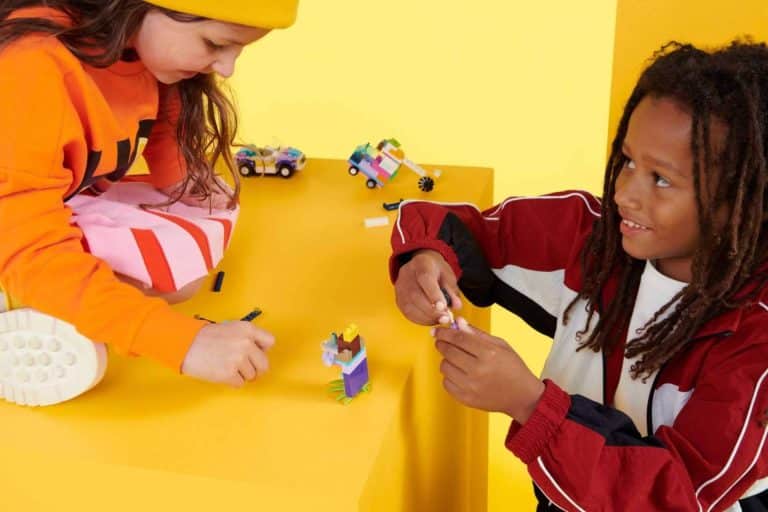 El universo LEGO® Friends lanza nuevos personajes con emociones más complejas