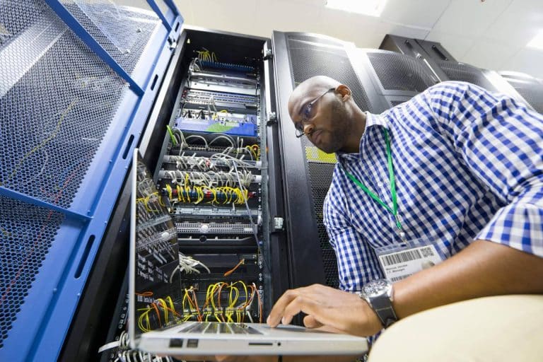 El partner en diseño de topologías de red, backup y replicación de datos Windows y Linux, servidores físicos y virtualización, 33HOPS