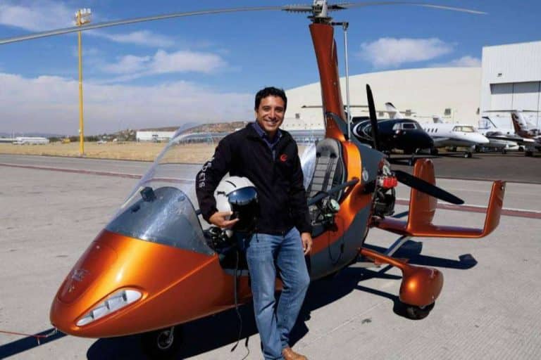 Bernardo Eucario Moreno León, un aficionado a la aviación que sigue el legado familiar