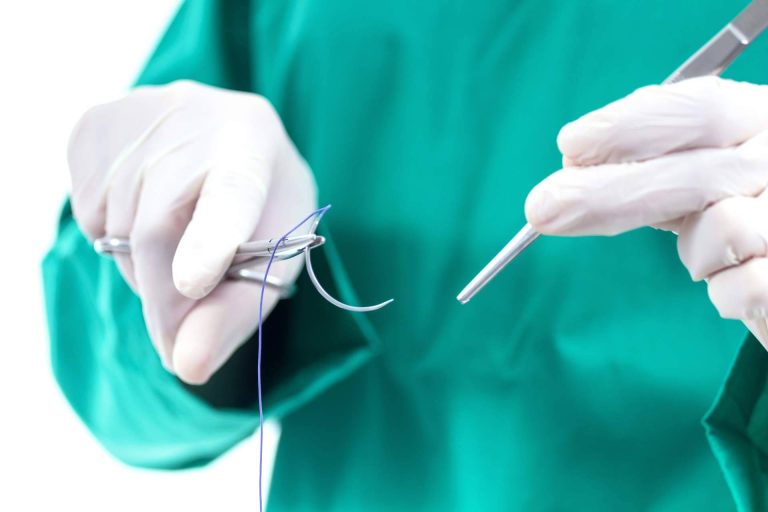 ¿Cómo conseguir acreditar la primera formación en sutura con prácticas online? Enfermería Evidente