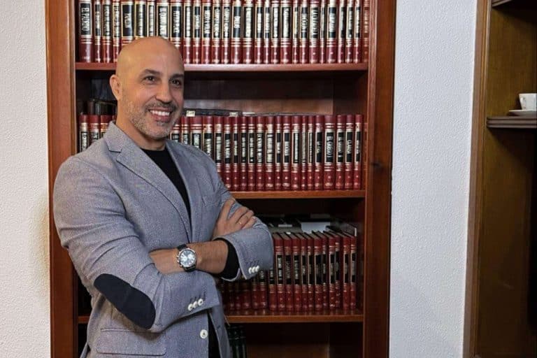 David Macías presenta 'Poemas y otras banalidades de mi mente', publicada por Letrame Grupo Editorial