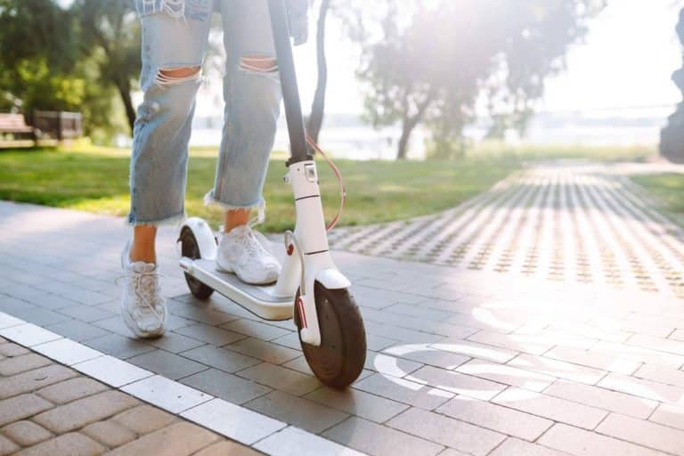 Los múltiples beneficios de optar por patinetes eléctricos reacondicionados, con rhyde