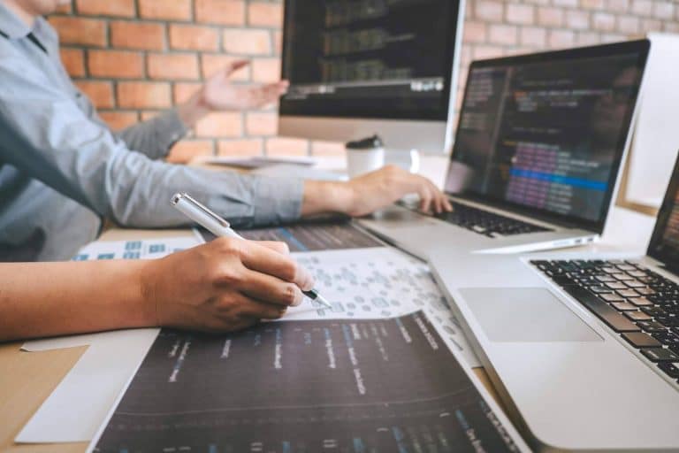 Los beneficios y tendencias de la subcontratación de personal informático para pymes en Sevilla