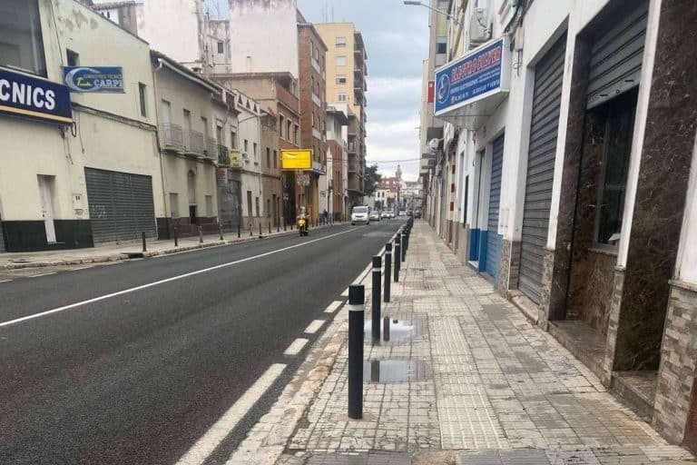 La pilona rígida de plástico reciclado de Abadecom