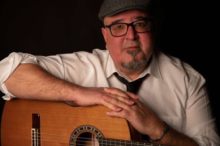 Aprender a tocar la guitarra, un propósito de año nuevo fácil de lograr de la mano de Aprendeguitarra.es