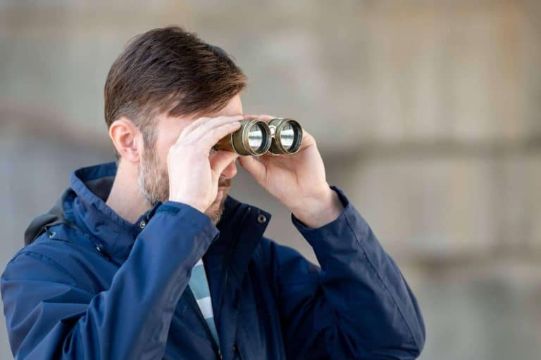 ¿Es posible contratar a un detective para saber si se está siendo observado?