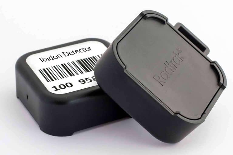 ¿Cómo cumplir con la normativa sobre el gas radón en el entorno laboral? Los detectores de Radonova