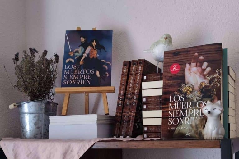 La última obra de la escritora Marta González Peláez se titula 'Los muertos siempre sonríen'