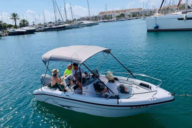 ¿Dónde encontrar un servicio de alquiler de embarcaciones? Kalima Charter