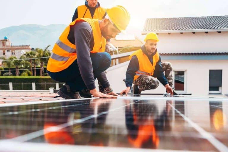 Acelerón de la UE a las energías renovables e instalación de paneles solares de la mano de Vatios Verdes