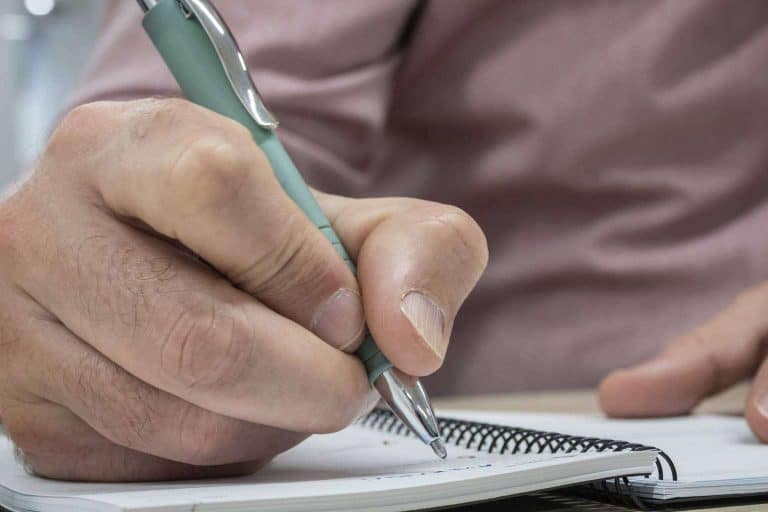 ¿Una de las mejores formas de celebrar un aniversario importante de la empresa? Encargar un libro al periodista y escritor Toni Traveria