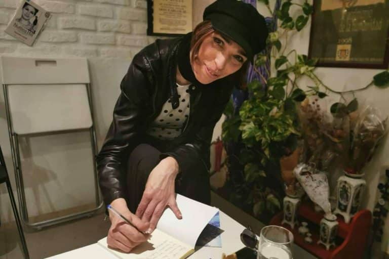 Llueve en los Columpios, el salto a la fama de la escritora Paty Liñán