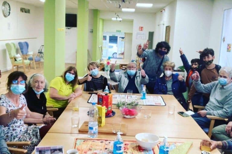 Dia Actiu proporciona un espacio de convivencia y terapia para personas mayores con el fin de mejorar su calidad de vida