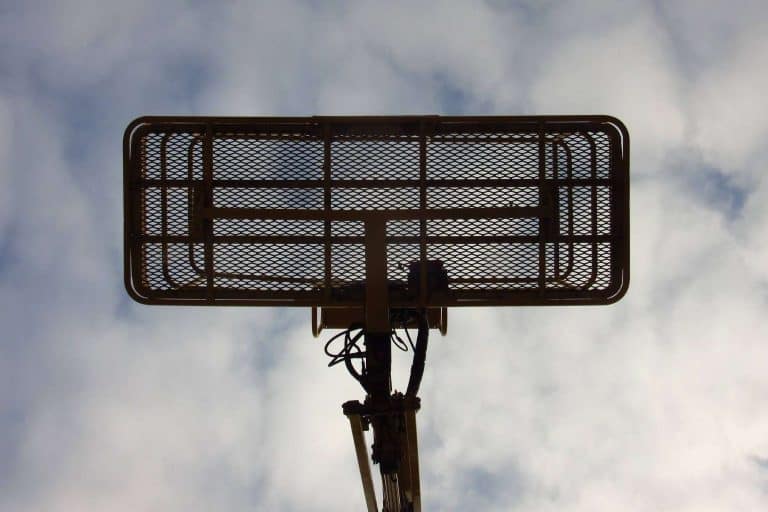 Los beneficios de alquilar plataformas elevadoras con Equipzilla