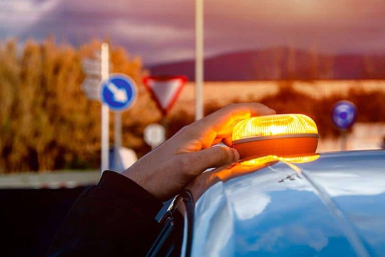 El uso de la luz de emergencia V16, por Acusticar