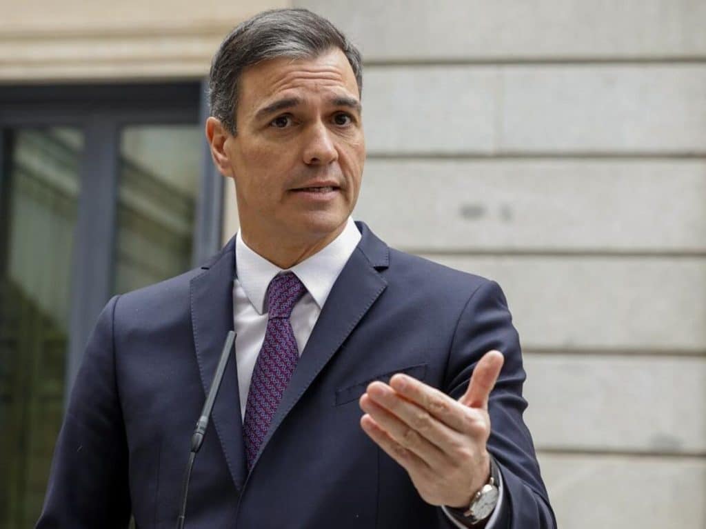 Pedro Sánchez juega con las vacaciones para conseguir más abstención en las urnas 1 Pedro Sánchez crisis gobierno darias montero