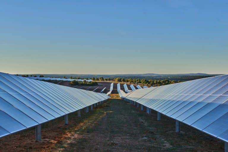 Naturgy desembarca en Italia con una cartera solar de 200 MW y abre nueva oficina en Roma