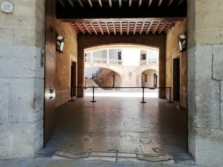 Juzgan en Palma a un hombre por abusar sexualmente de una menor y a una mujer por grabarlo y difundirlo por redes