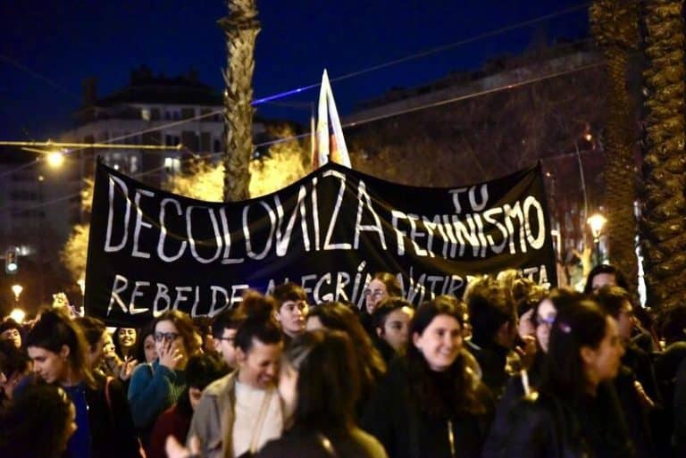 Unas 2.000 mujeres protestan en la manifestación nocturna en Barcelona: 