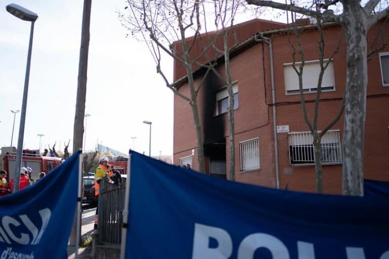 Los tres muertos de Rubí (Barcelona) no se habían autoconfinado ante el incendio de muebles en una vivienda