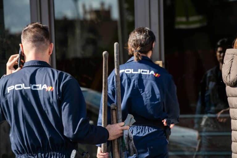 Futbol: enfrentamiento en Madrid entre la policía y jugadores de la selección peruana