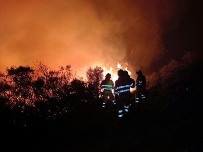 Cantabria tiene activos cuatro incendios en la Hoz de Santa Lucía (Cabezón de la Sal) y tres controlados