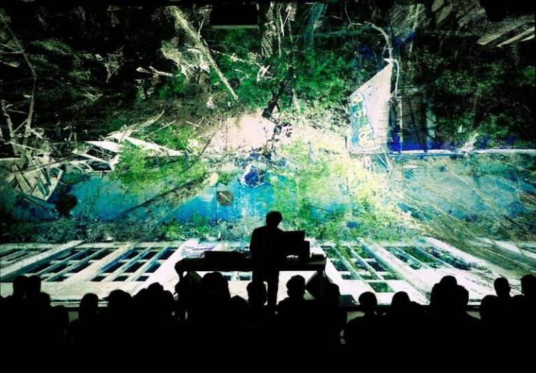 Las Noches del Canal irradiarán música electrónica de la mano del artista japonés Ryoichi Kurokawa