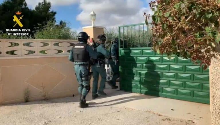 Ascienden a cuatro los guardias civiles heridos al ser recibidos a tiros en una operación antidroga en Alicante