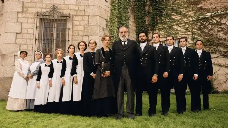 La Promesa: así es en realidad Chico García, el “padre Camilo” que trae de cabeza la serie