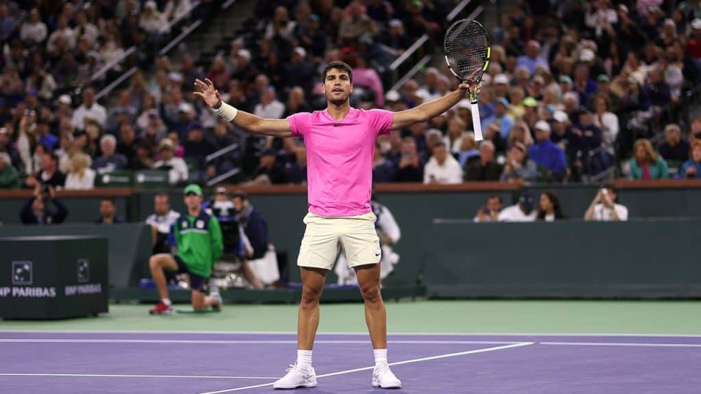 Alcaraz avanza a pasos firmes