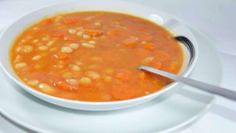 Alubias blancas estofadas: la receta definitiva y más rápida