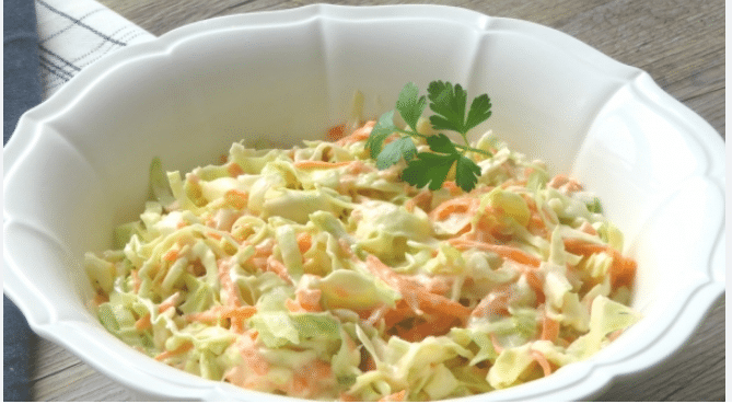 Así puedes hacer en casa la famosa ensalada de col de KFC