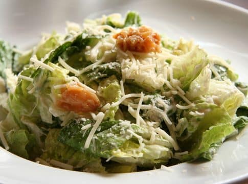 Así se hace la verdadera ensalada César con la que estrenar plato primaveral 1 Así se hace la verdadera ensalada César con la que estrenar plato primaveral