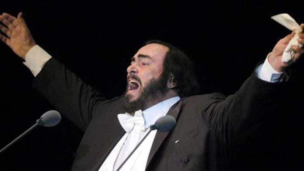 Beyoncé y otros artistas que han “cazados” haciendo playback descarado 26 Aunque no lo creas, Luciano Pavarotti hizo playback