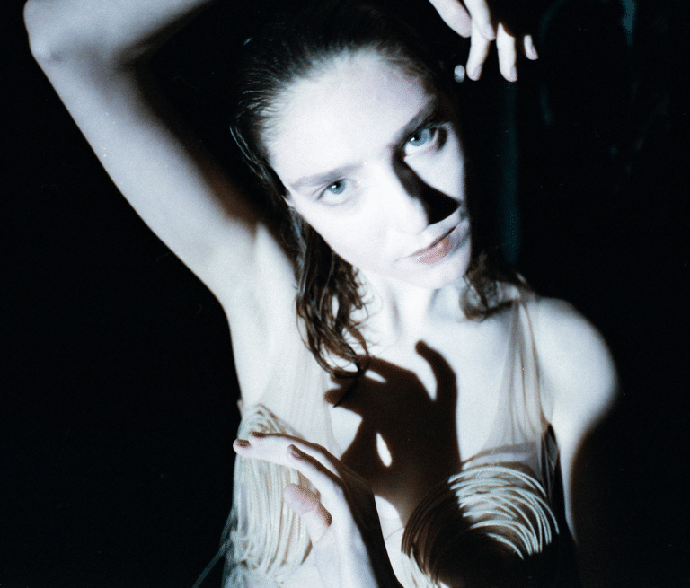 Birdy: «Después del encierro quería hacer un disco más divertido»