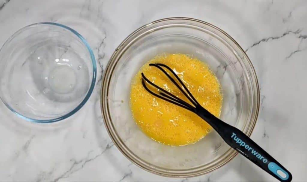 Ingredientes de una tortilla de patatas para 4 personas usando una freidora de aire