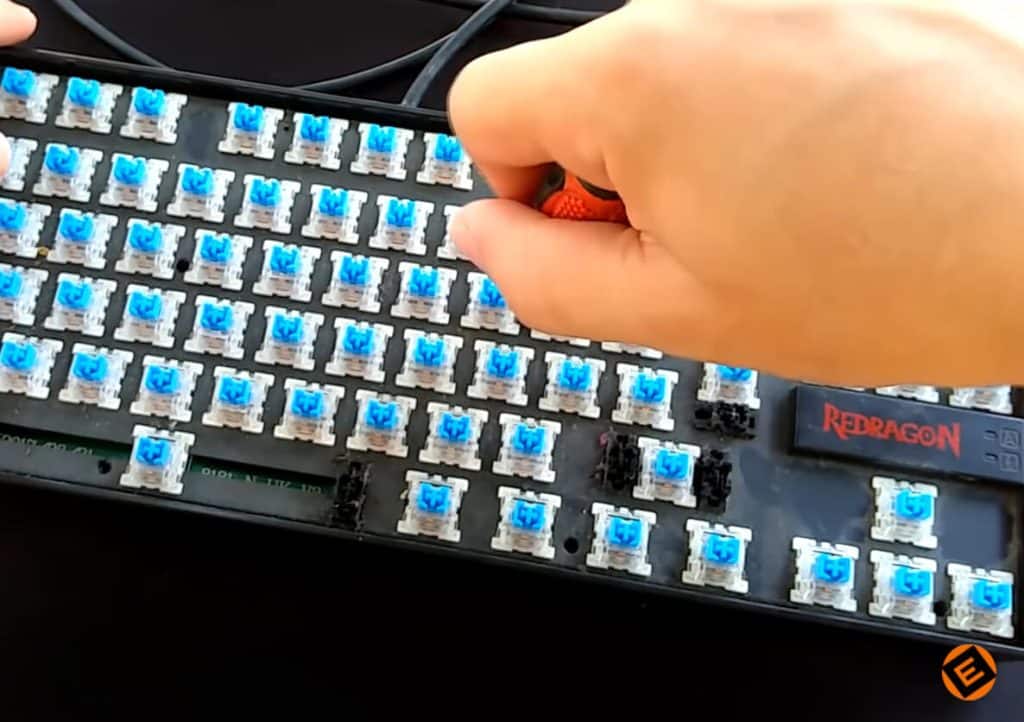 Como limpiar correctamente el teclado3